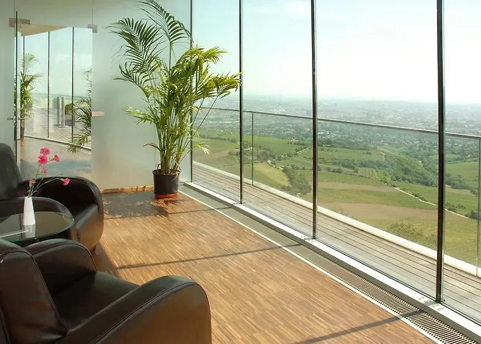 Suitehotel Kahlenberg 3*